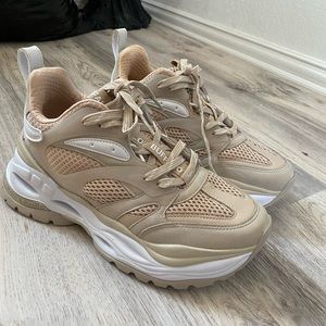 Buffalo Triplet M chunky sneakers in beige